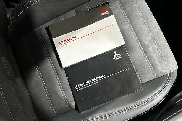 2023 Mitsubishi Outlander Black Edition ZM