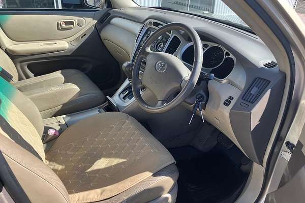 2004 Toyota Kluger CVX MCU28R