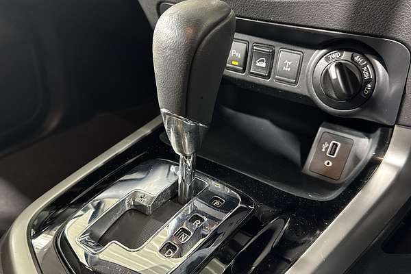 2019 Nissan Navara ST-X D23 Series 4 4X4