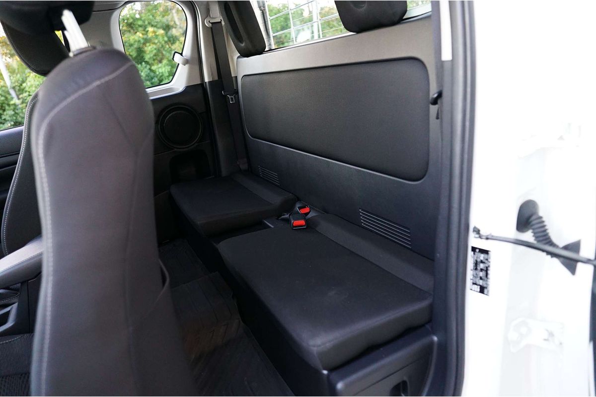 2022 Toyota Hilux 4x4 Hilux 4x4 SR 2.8L T Diesel Manual Extra Cab C/C