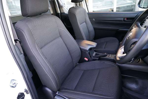 2022 Toyota Hilux 4x4 Hilux 4x4 SR 2.8L T Diesel Manual Extra Cab C/C