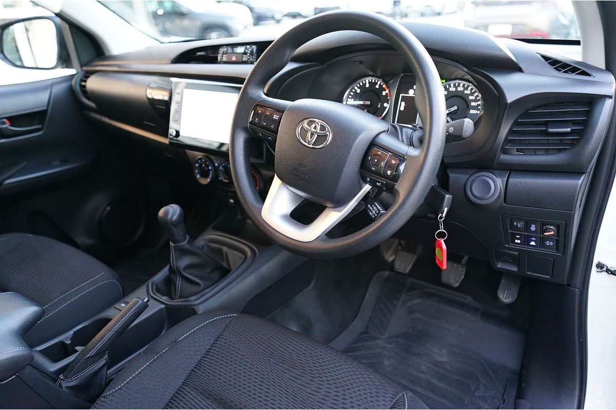 2022 Toyota Hilux 4x4 Hilux 4x4 SR 2.8L T Diesel Manual Extra Cab C/C
