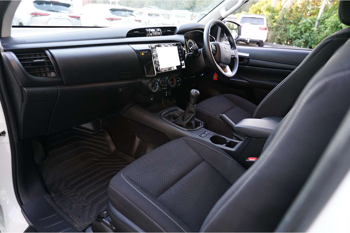 2022 Toyota Hilux 4x4 Hilux 4x4 SR 2.8L T Diesel Manual Extra Cab C/C