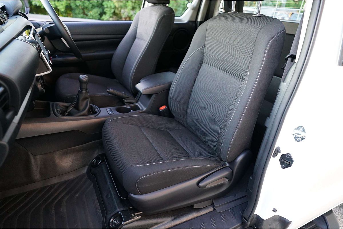 2022 Toyota Hilux 4x4 Hilux 4x4 SR 2.8L T Diesel Manual Extra Cab C/C