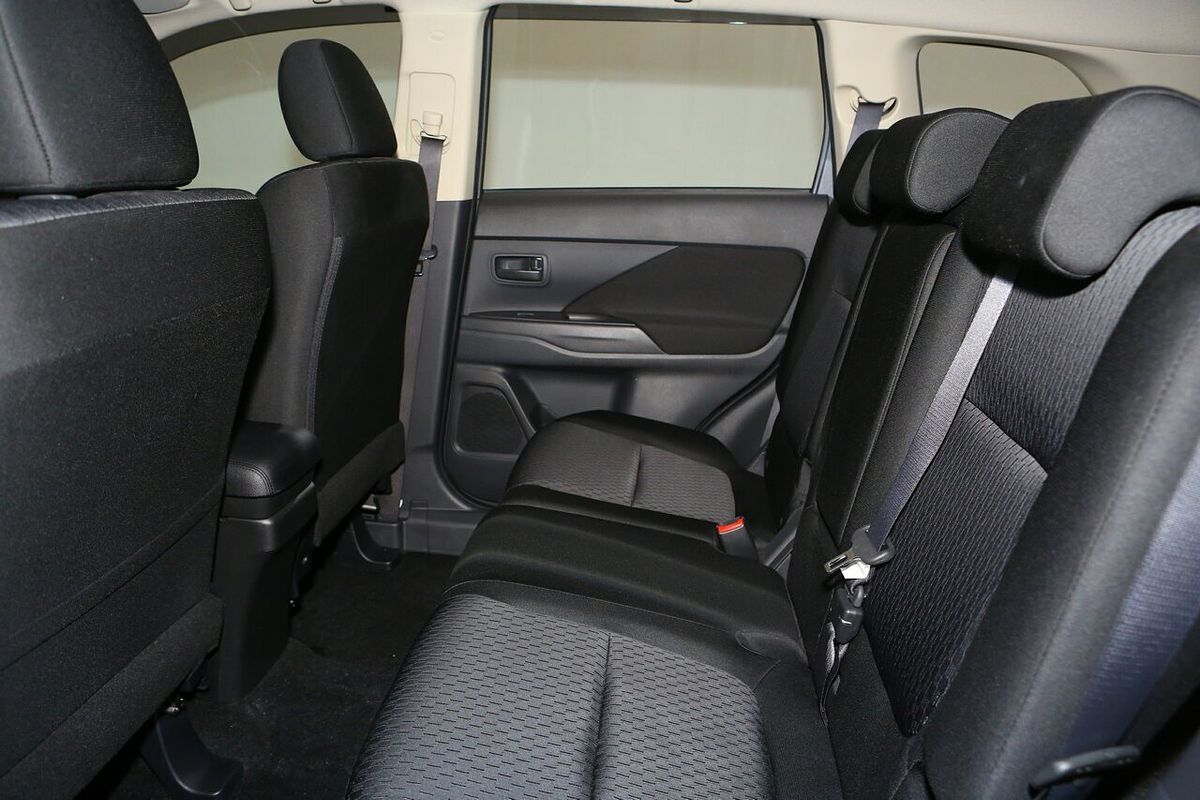 2013 Mitsubishi Outlander ES ZJ