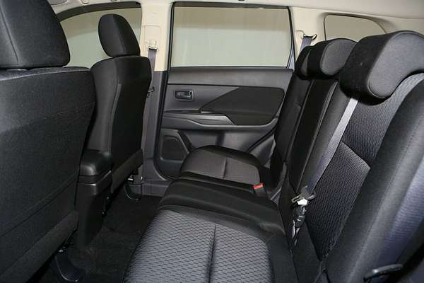 2013 Mitsubishi Outlander ES ZJ
