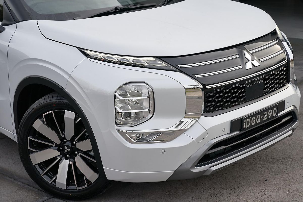 2025 Mitsubishi Outlander Exceed Tourer ZM