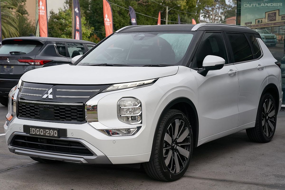 2025 Mitsubishi Outlander Exceed Tourer ZM