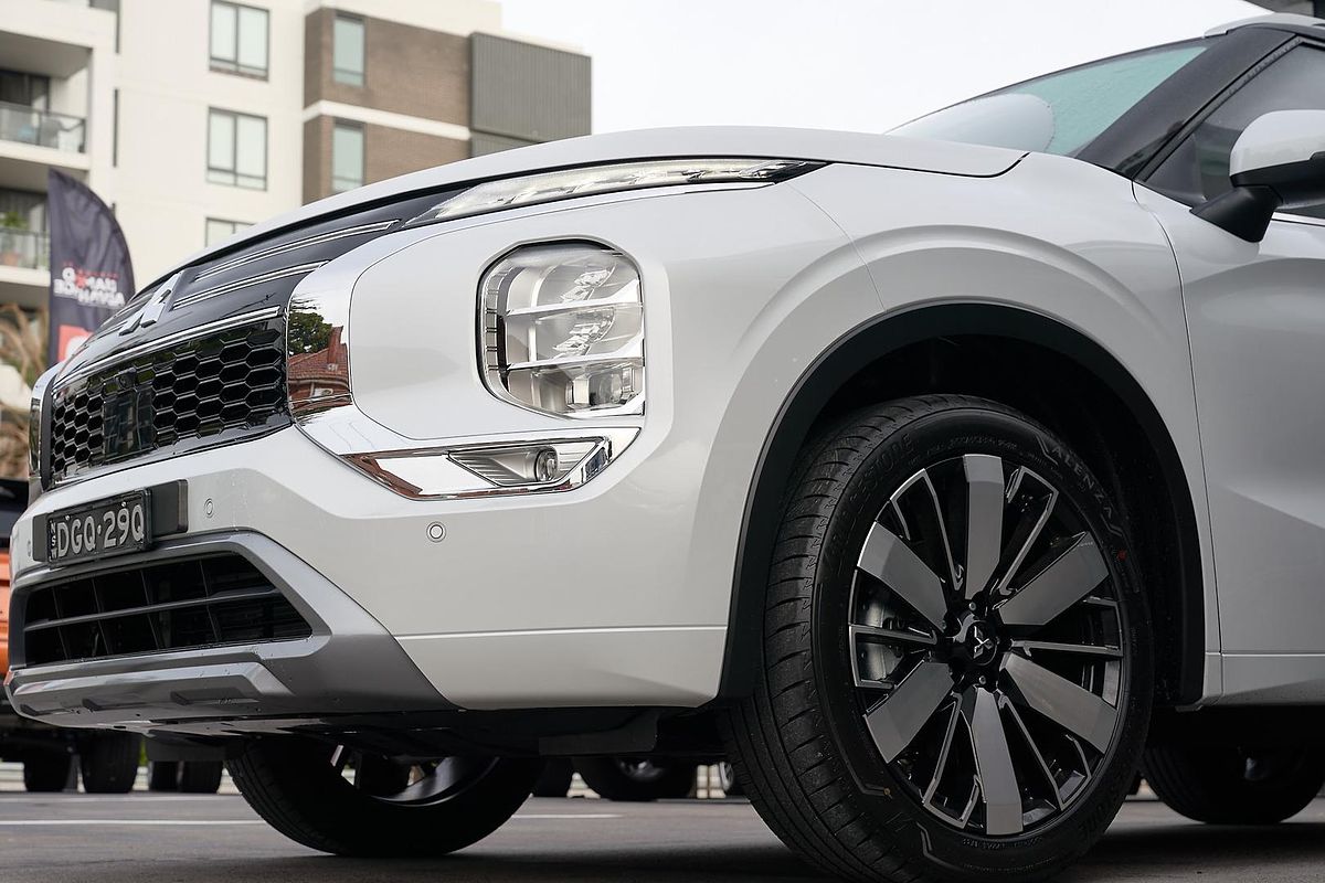 2025 Mitsubishi Outlander Exceed Tourer ZM
