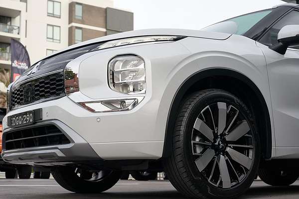 2025 Mitsubishi Outlander Exceed Tourer ZM