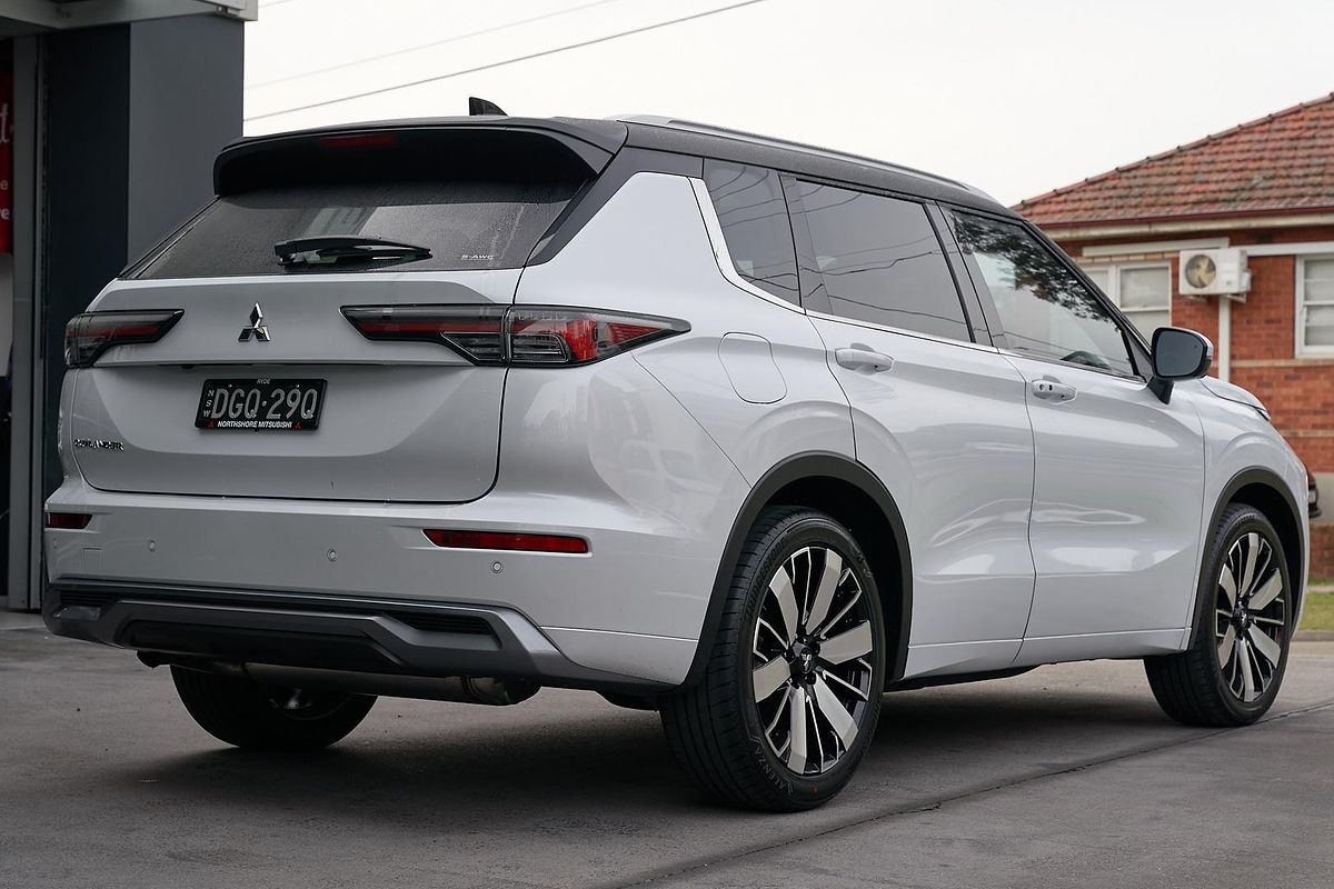 2025 Mitsubishi Outlander Exceed Tourer ZM
