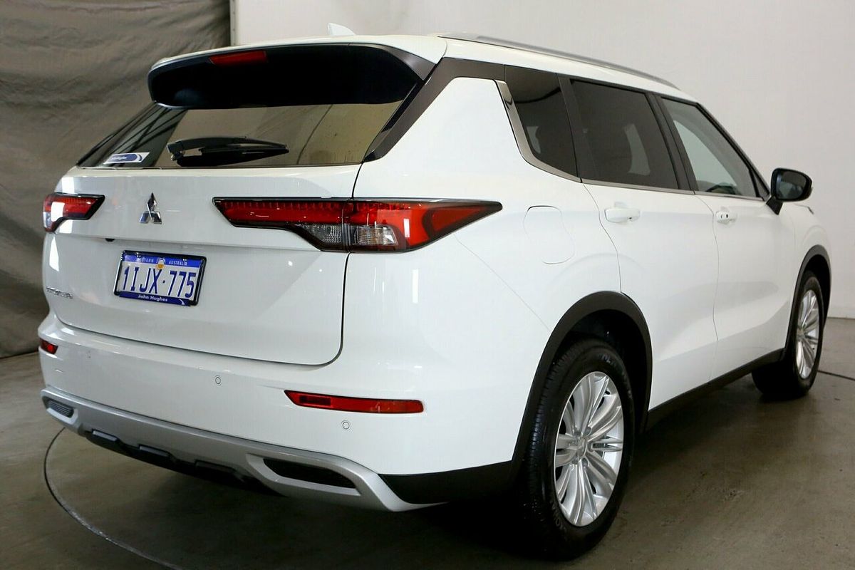2024 Mitsubishi Outlander LS ZM