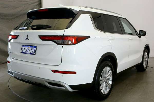 2024 Mitsubishi Outlander LS ZM