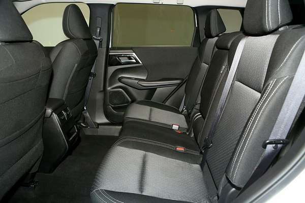 2024 Mitsubishi Outlander LS ZM