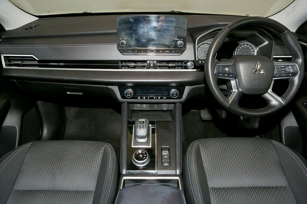 2024 Mitsubishi Outlander LS ZM