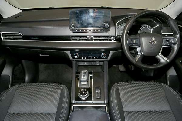 2024 Mitsubishi Outlander LS ZM