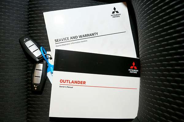 2024 Mitsubishi Outlander LS ZM