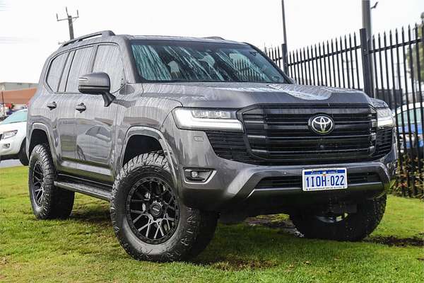 2023 Toyota Landcruiser Sahara FJA300R