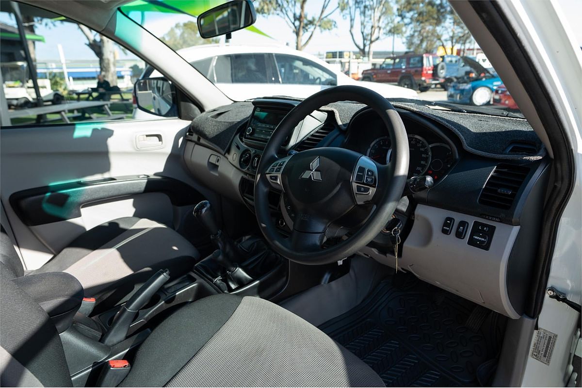 2015 Mitsubishi Triton GLX MN 4X4