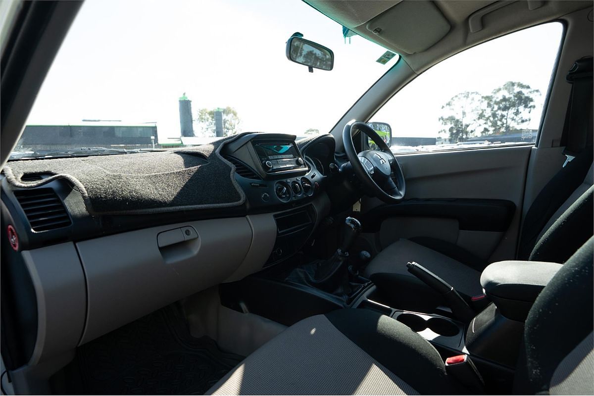 2015 Mitsubishi Triton GLX MN 4X4