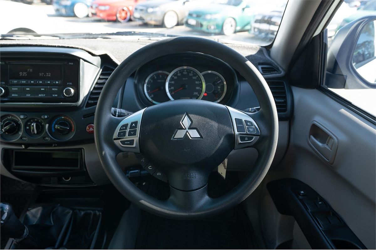 2015 Mitsubishi Triton GLX MN 4X4