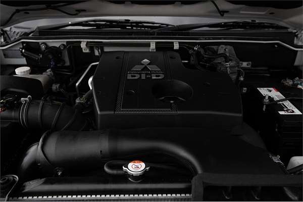 2015 Mitsubishi Pajero GLS NX