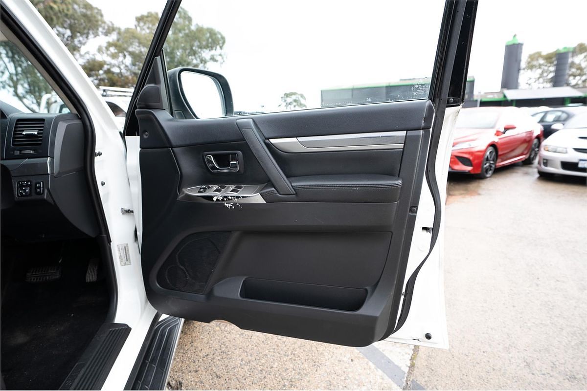 2015 Mitsubishi Pajero GLS NX