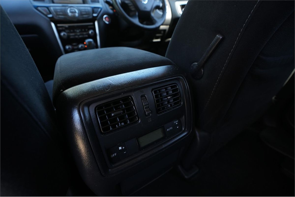 2015 Nissan Pathfinder ST R52