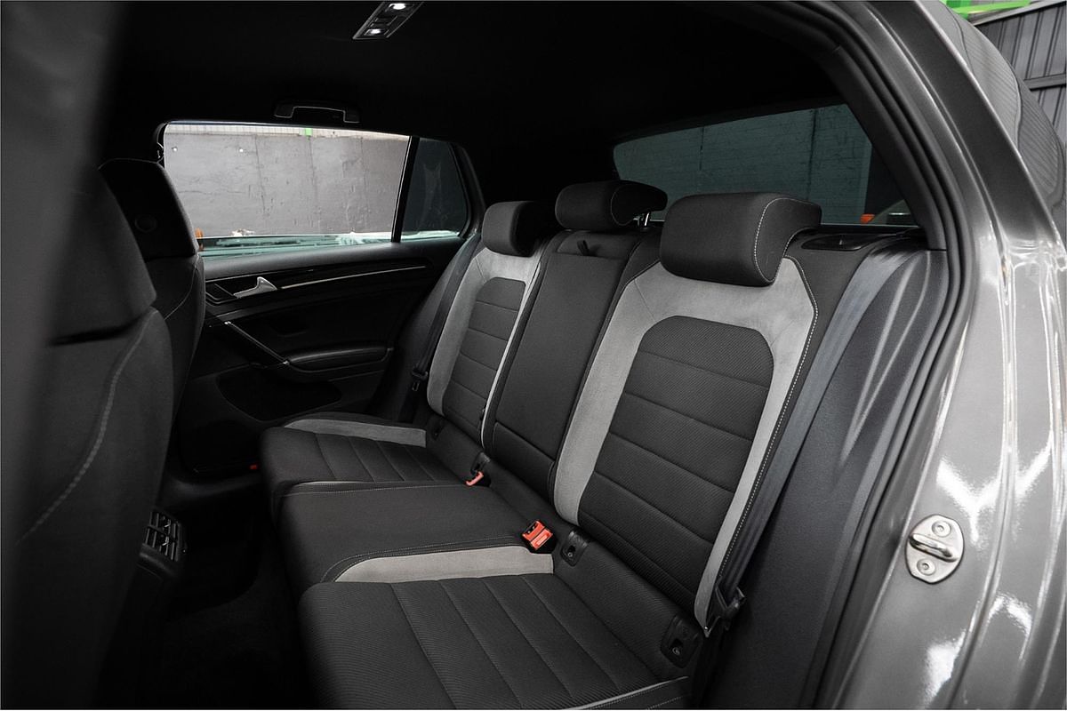 2015 Volkswagen Golf R 7