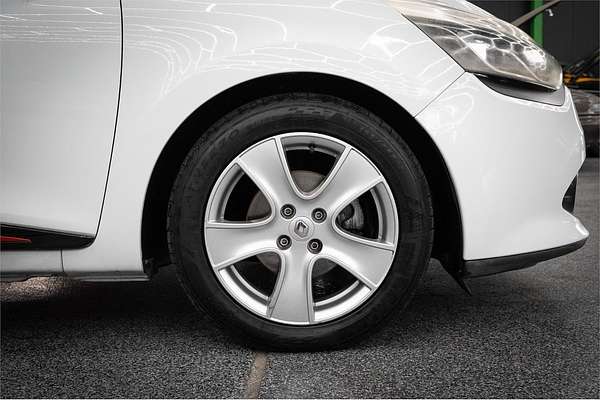 2014 Renault Clio Expression IV B98