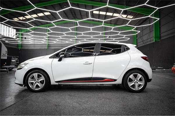 2014 Renault Clio Expression IV B98