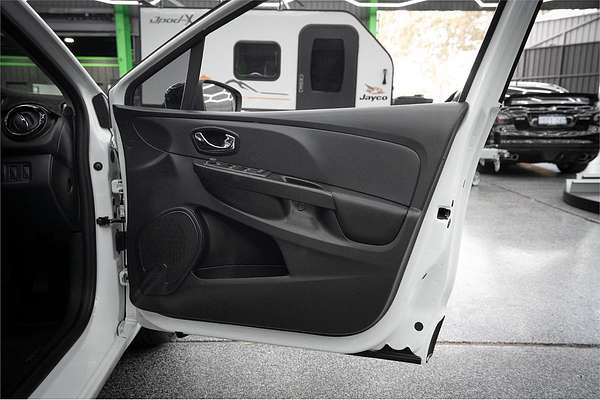 2014 Renault Clio Expression IV B98