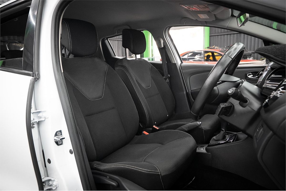 2014 Renault Clio Expression IV B98