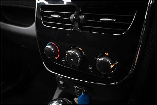 2014 Renault Clio Expression IV B98