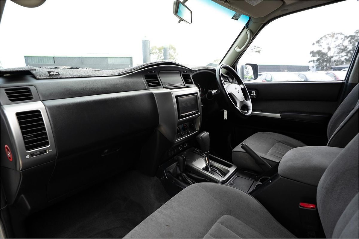 2014 Nissan Patrol ST Y61