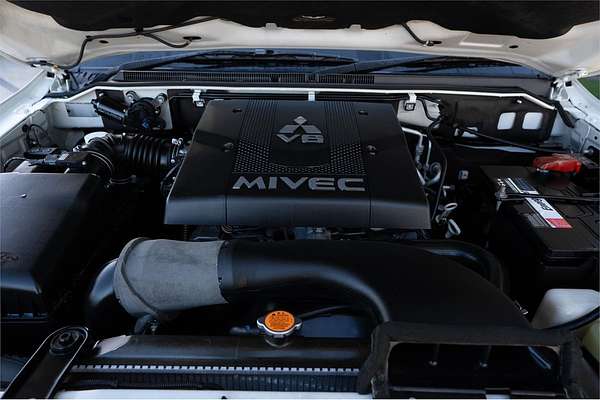 2009 Mitsubishi Pajero VR-X NT