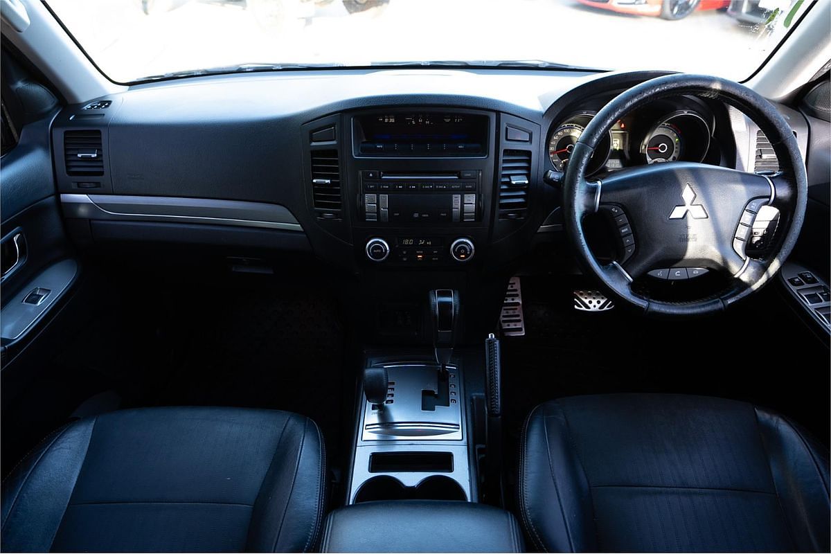 2009 Mitsubishi Pajero VR-X NT
