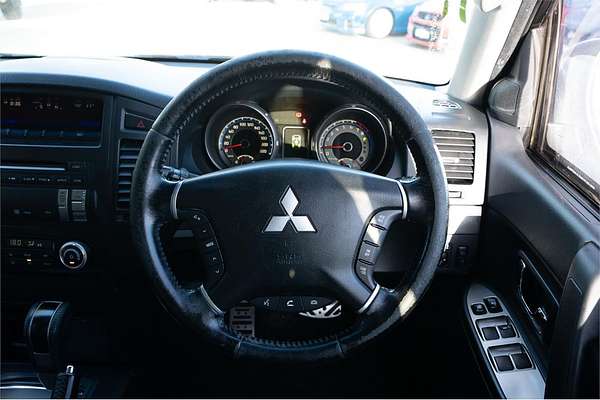 2009 Mitsubishi Pajero VR-X NT