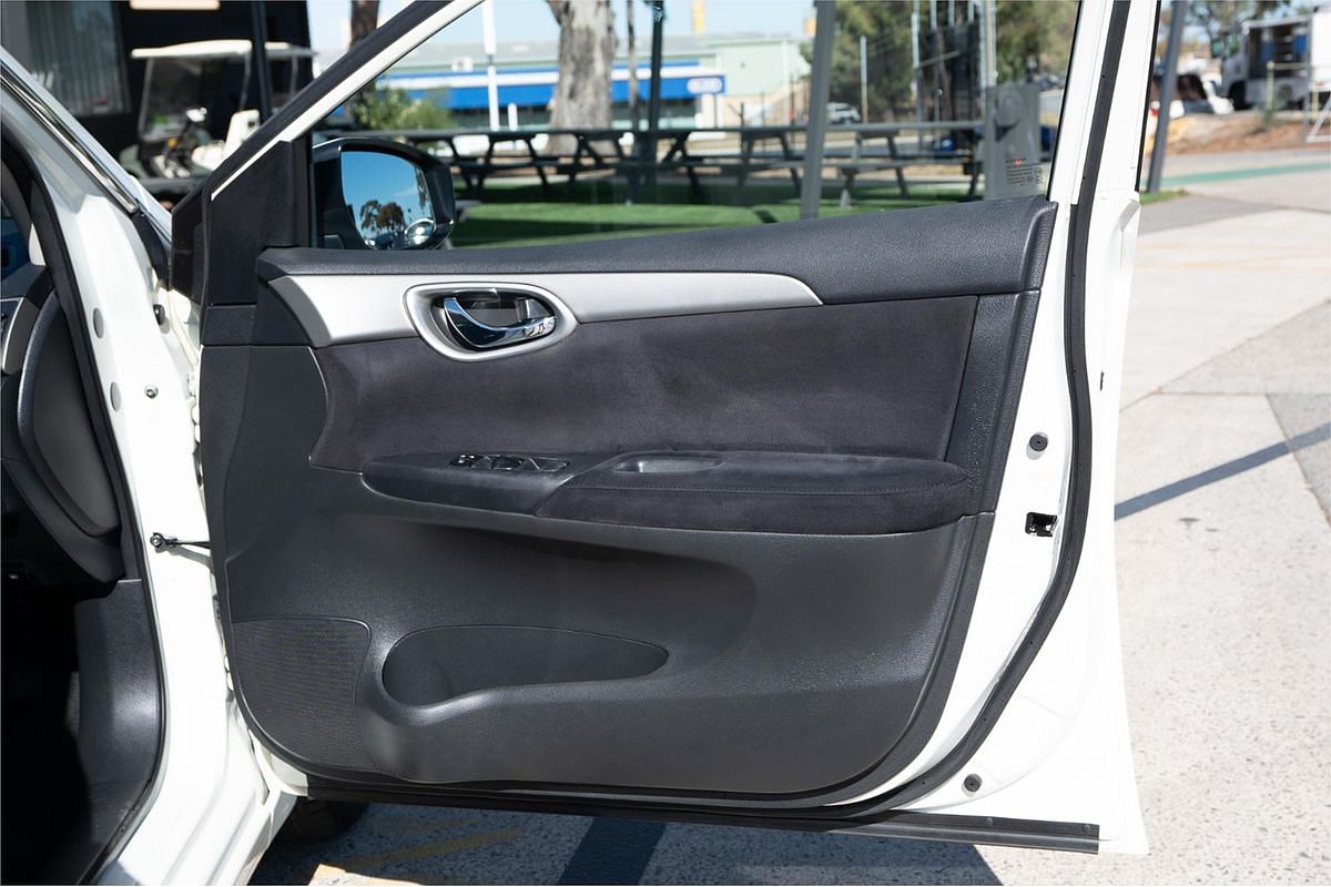 2014 Nissan Pulsar ST B17