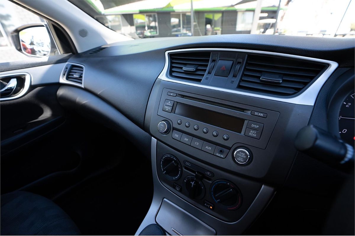 2014 Nissan Pulsar ST B17