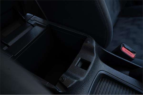 2014 Nissan Pulsar ST B17
