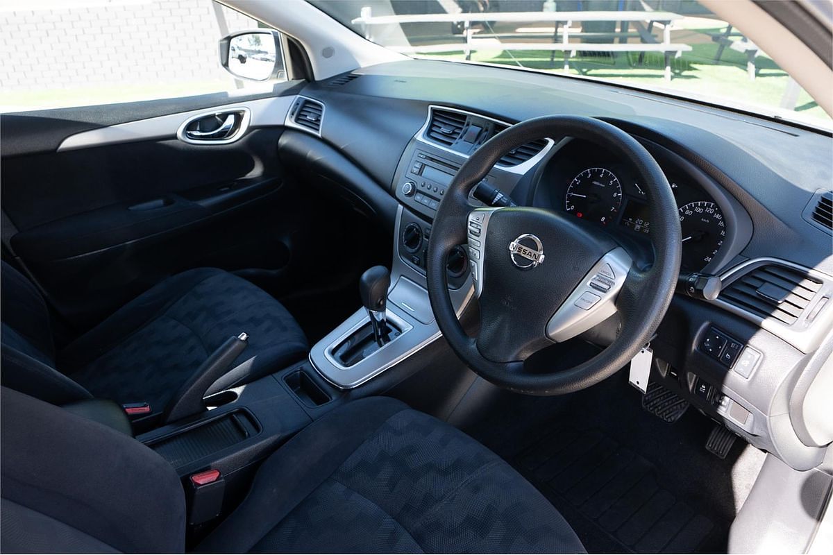 2014 Nissan Pulsar ST B17