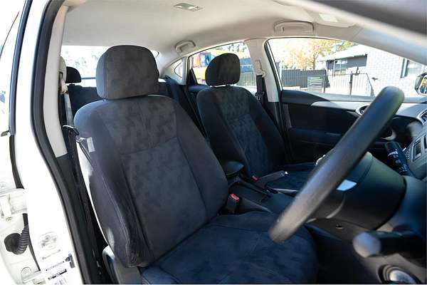 2014 Nissan Pulsar ST B17
