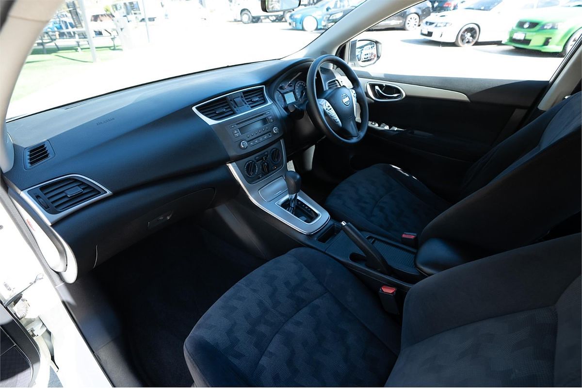 2014 Nissan Pulsar ST B17