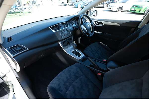 2014 Nissan Pulsar ST B17