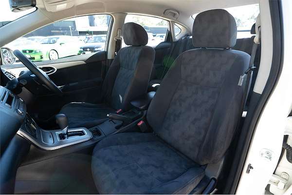 2014 Nissan Pulsar ST B17