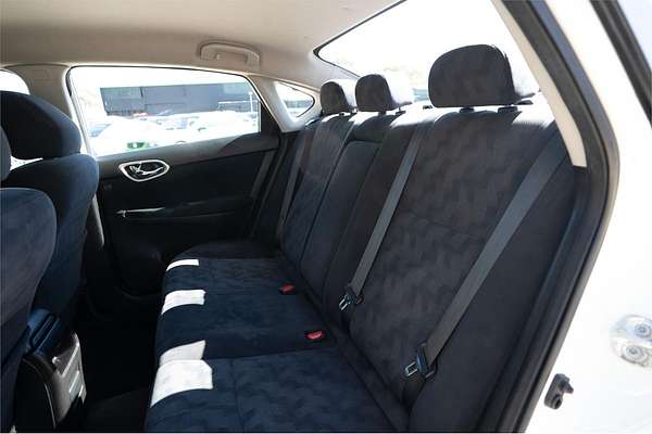 2014 Nissan Pulsar ST B17