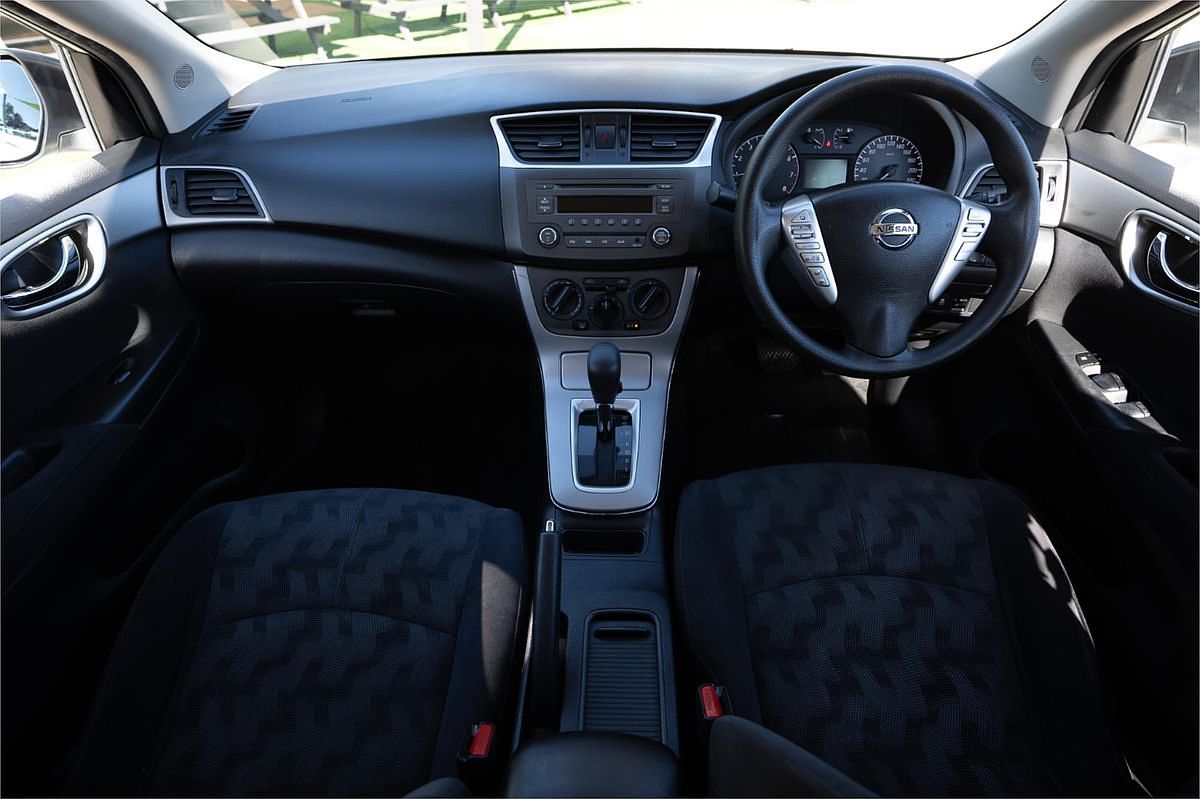 2014 Nissan Pulsar ST B17