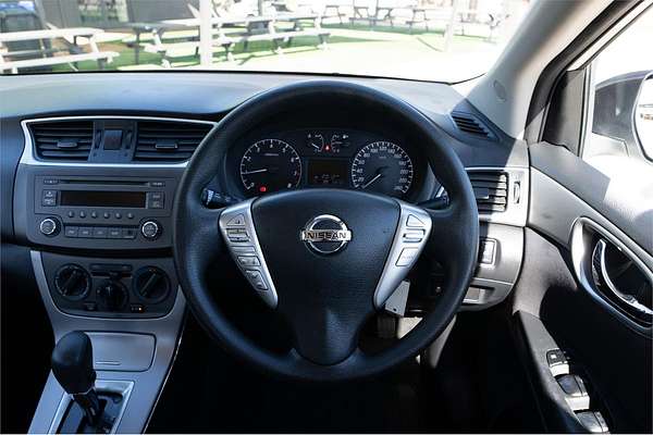 2014 Nissan Pulsar ST B17