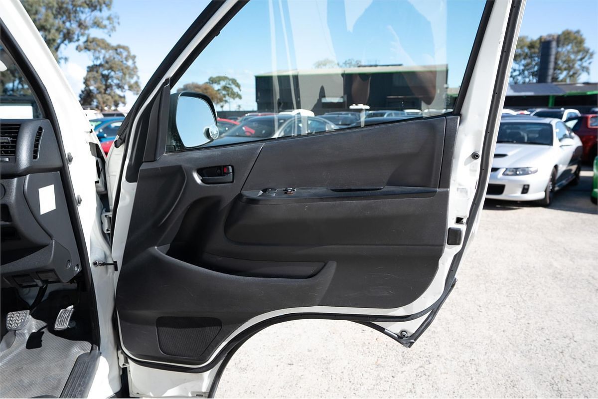 2015 Toyota Hiace TRH201R LWB